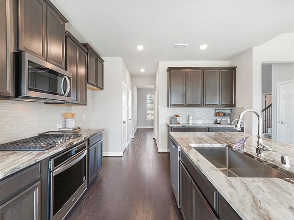 5th image of 319 Stanford Park Ct