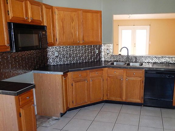 2nd image of 3017 Twin Oak Dr S