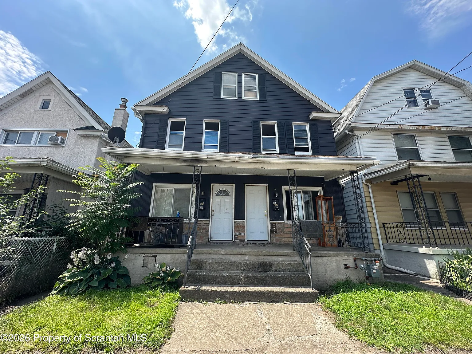3 bed, 1.0 bath, 912 sqft, $1,200 — Photo 1