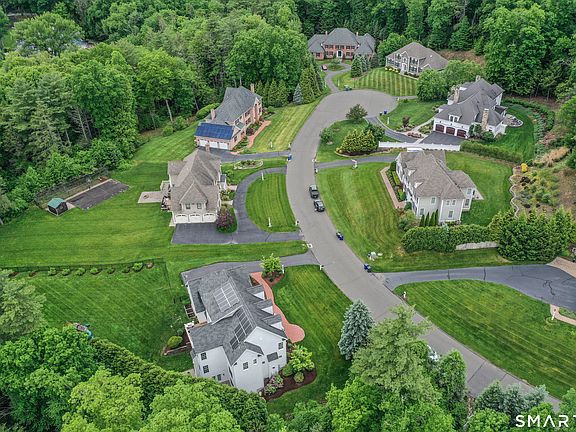3rd image of 35 West Hills Drive