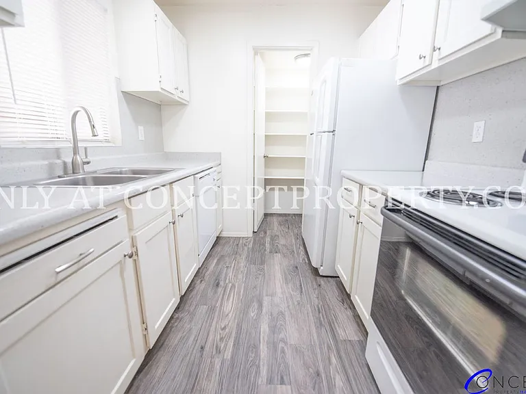 Foothill Terrace — Photo 40