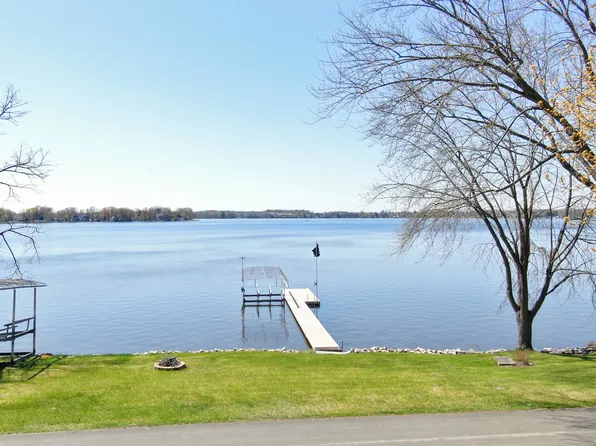 202 Lac La Belle Dr, Oconomowoc, WI 53066