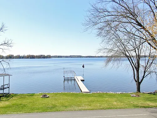 202 Lac La Belle Dr Photo 1