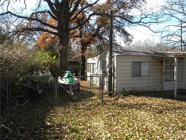 1st image of 17 Red Oak St