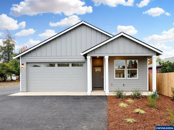 1507 N 2nd St, Silverton, OR 97381