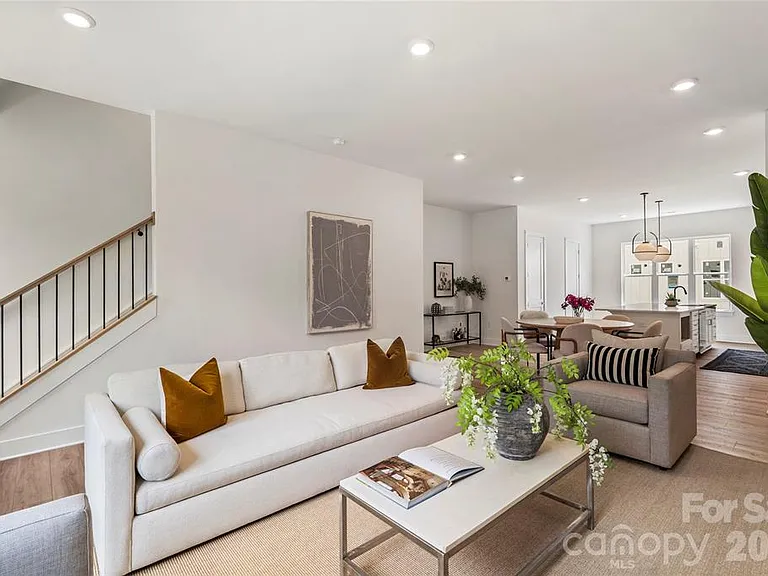 3423 Holabird Ln — Photo 21