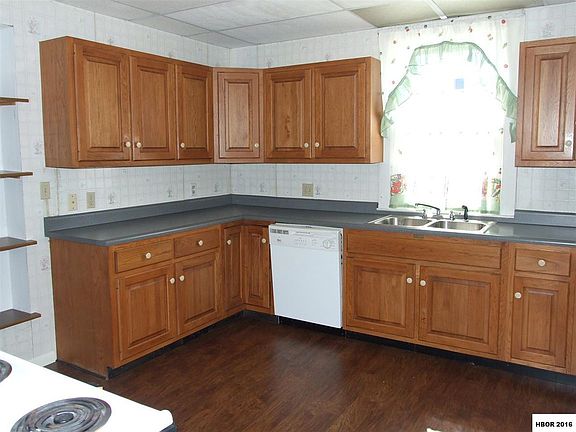 3rd image of 654 N Poplar St