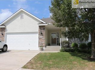 904 SW Soldier Ct, Lees Summit, MO 64082