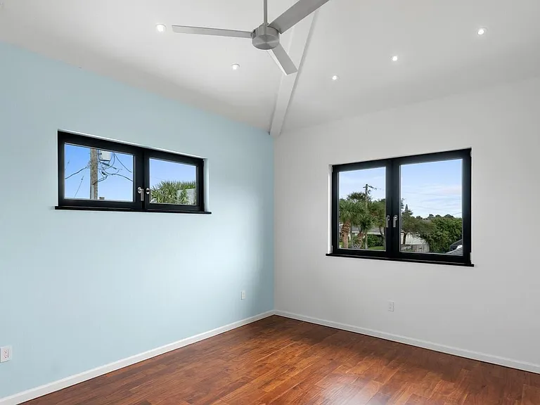 3001 John Anderson Dr — Photo 24