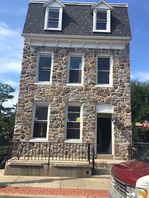 Section 8 Eligible-1st Floor Efficiency Room - South York City — Photo 4
