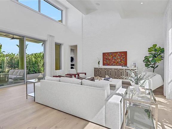5th image of 3724 Grove CIR
