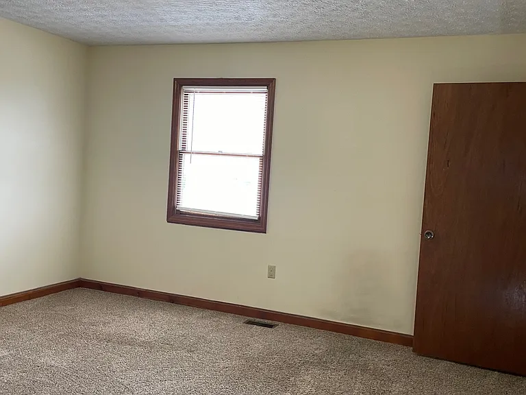 105 Mayflower Rd — Photo 13