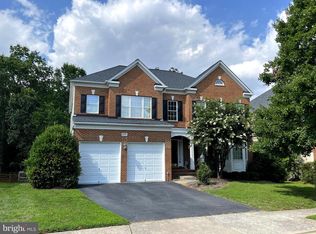 25670 S Village Dr, Chantilly, VA 20152
