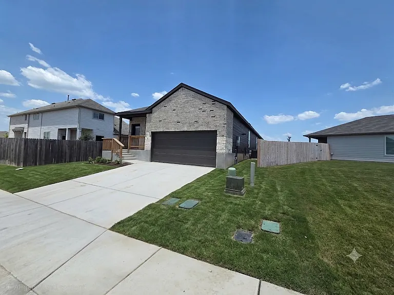 6315 Mifflin Way — Photo 2