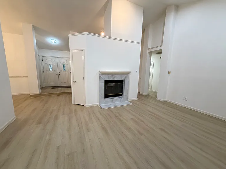 3308 Meadowview Dr — Photo 4