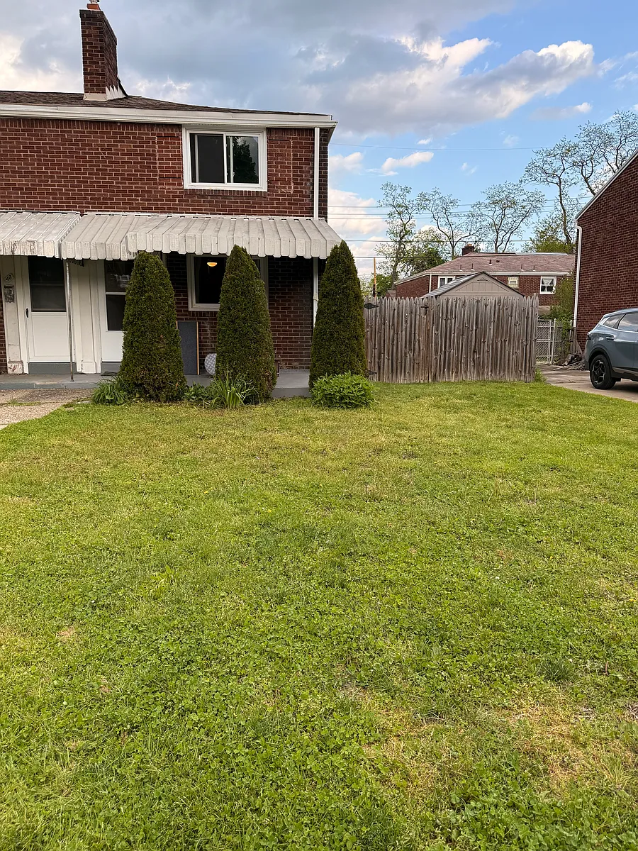 Building Photo - 44 Greenough Ave