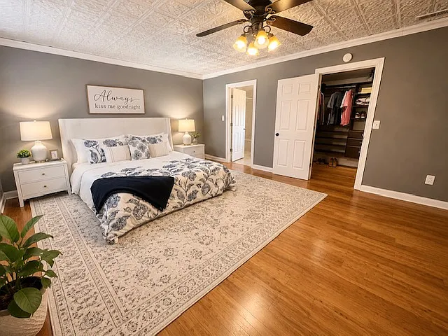 Spacious main BR/Ensuite bathroom