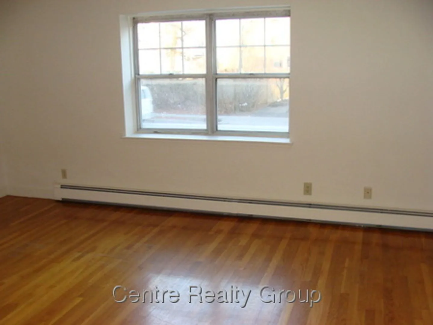 Perfect Commuter Location Newton Corner — Photo 2