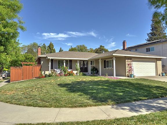 4th image of 774 Sunset Glen Dr
