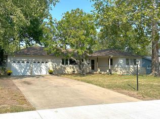 1646 SW Withdean Rd, Topeka, KS 66611