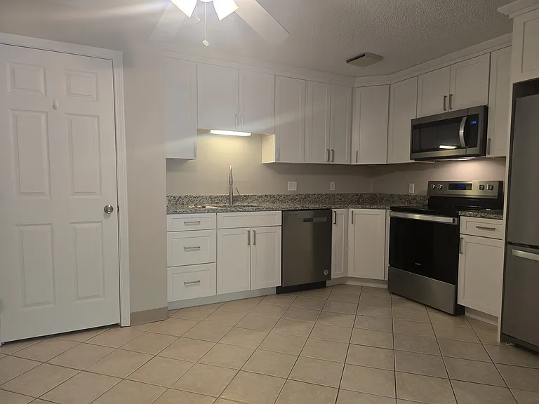 1 Northbrook Dr #106 — Photo 2