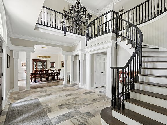 5th image of 1671 Alexis Ct