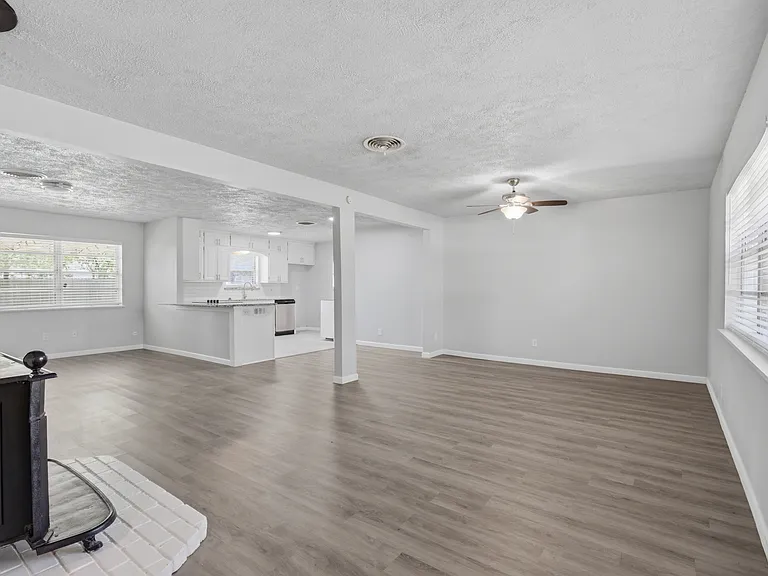 2120 Nottingham Blvd — Photo 9