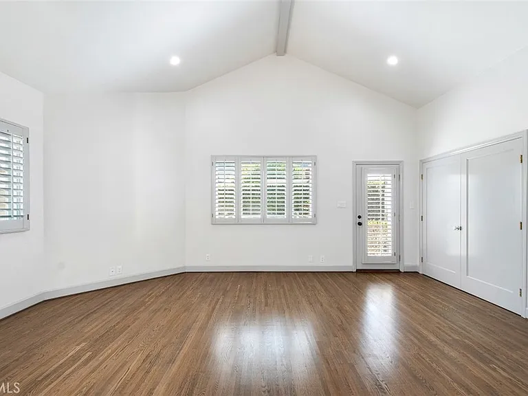 8848 Ashcroft Ave — Photo 32