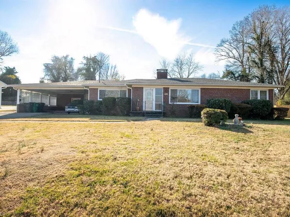 1519 McGuinn Dr, High Point, NC 27262