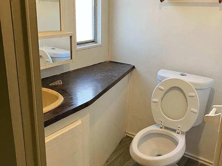 2nd bathroom