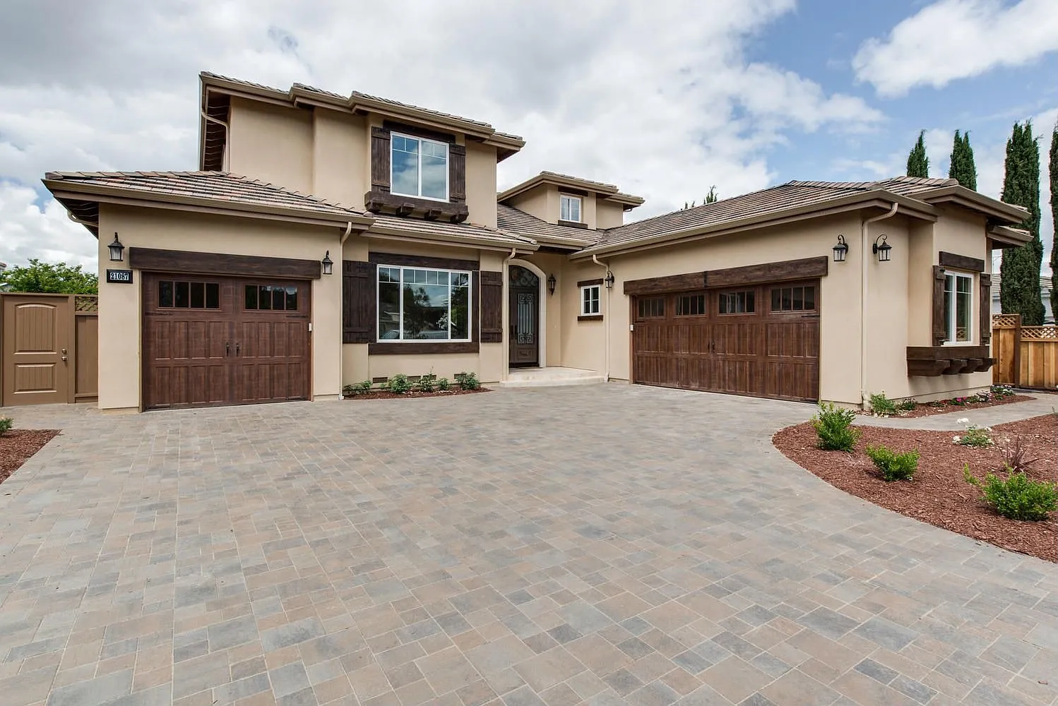 21087 Grenola Dr photo 1