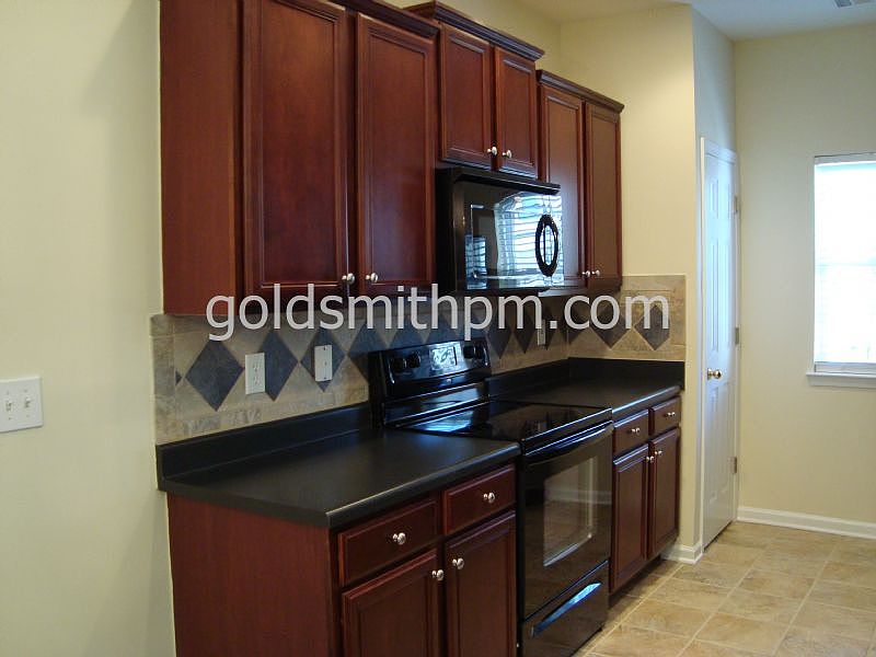1st image of 107 Forsythia Dr