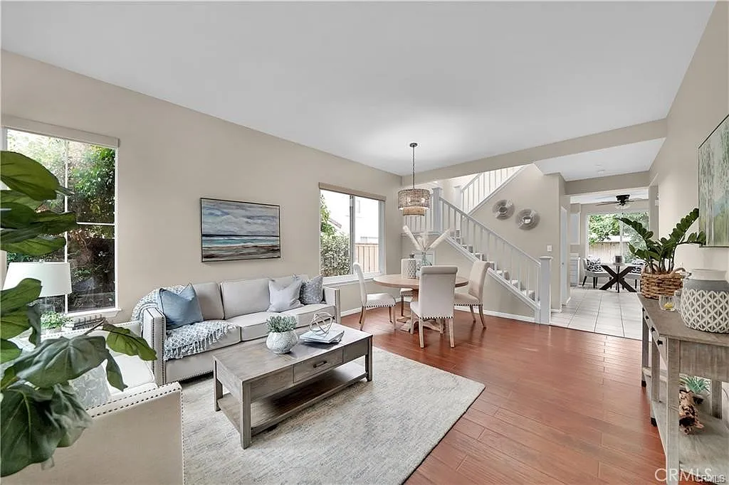 4 bed, 2.5 bath, 2003 sqft, $5,600 — Photo 4