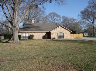 505 Brookhollow Dr, Palestine, TX 75801