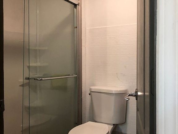 3rd image of 3934 Carey St