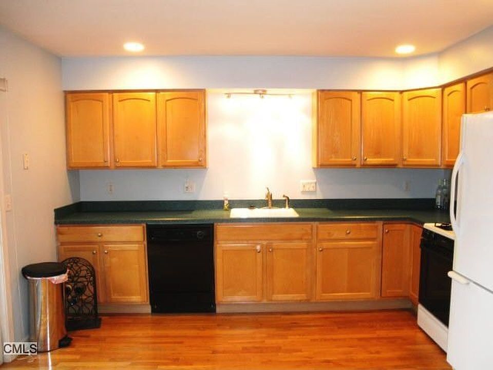 Beautiful kitchen with Hardwood floors