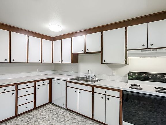4th image of 703 Broadway St Unit 4