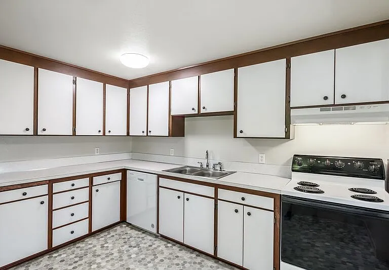 703 Broadway St #4 — Photo 4