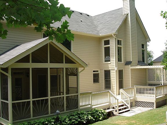 Sreened porch, spa and deck 