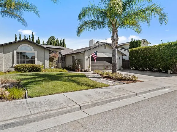 1570 Hilltop Rd, Hollister, CA 95023