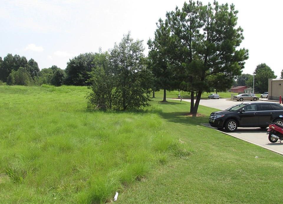 2nd image of 1701 W New Hope Rd