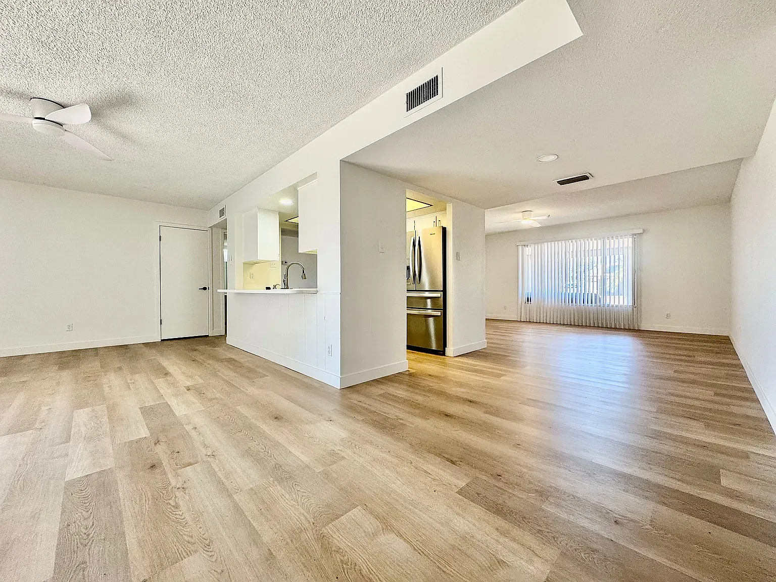 4 bed, 1992 sqft, $2,650 — Photo 3