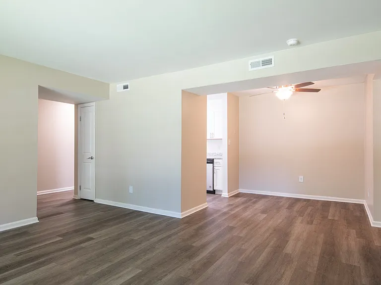 Colonial Towne Apartments — Photo 19