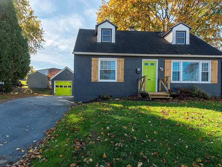 7 Circle Rd — Photo 2