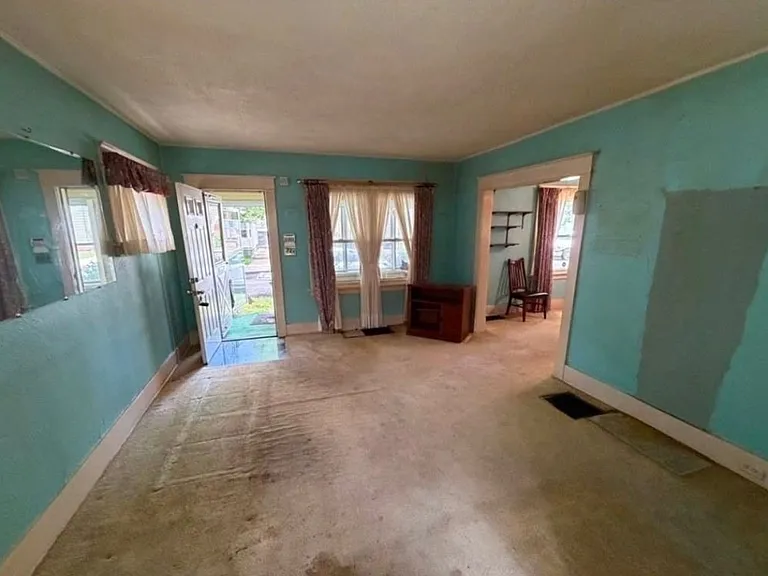 1425 Prouty Ave — Photo 5