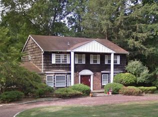 422 Wolf Hill Rd, Dix Hills, NY 11746