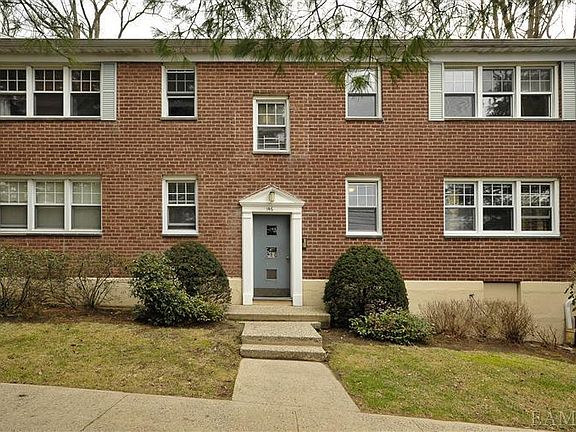 2nd image of 146 Underhill Ave APT 1A
