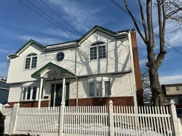 135 Claridge Ave, Elmont, NY 11003