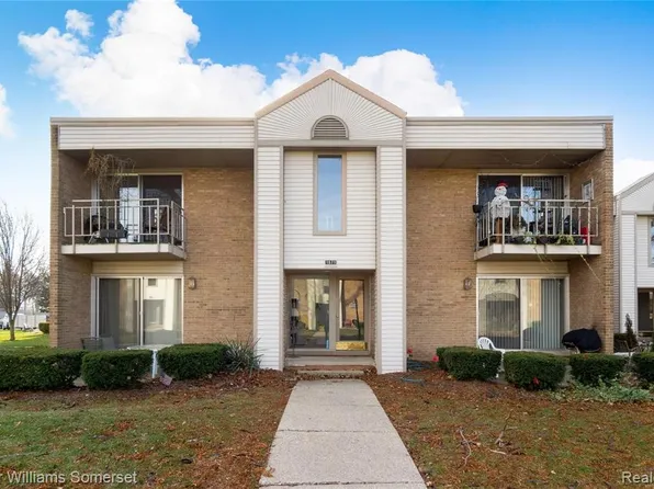 1671 Cass Lake Rd, Keego Harbor, MI