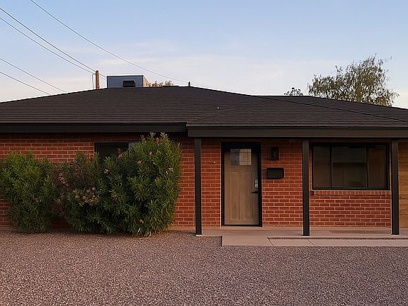 2nd image of 2043 E Oak St